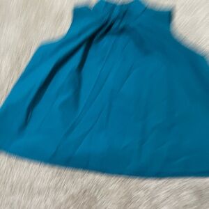 Size large women’s top